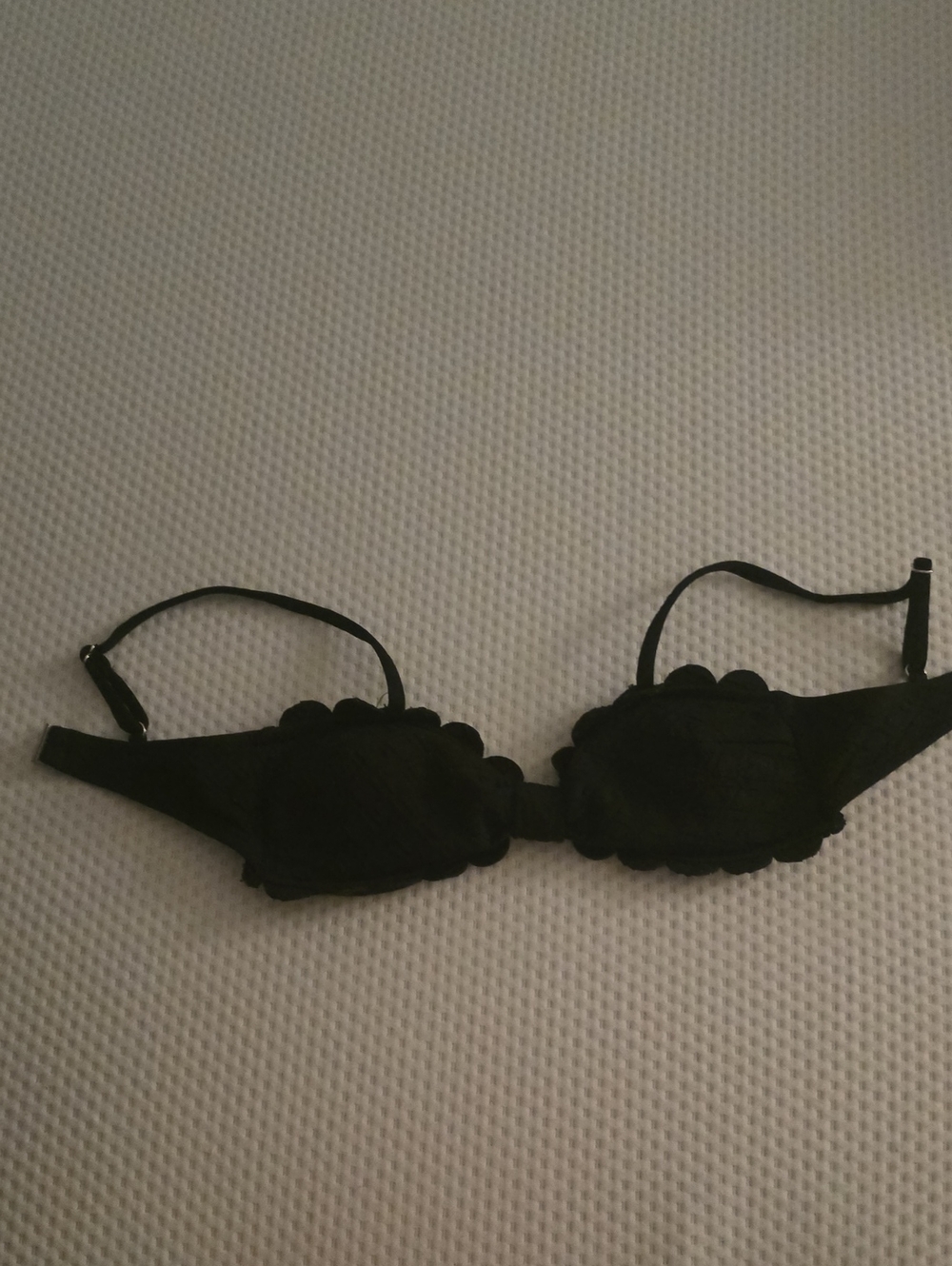 Black Scallop Edge Women's Bikini Top - CupShe